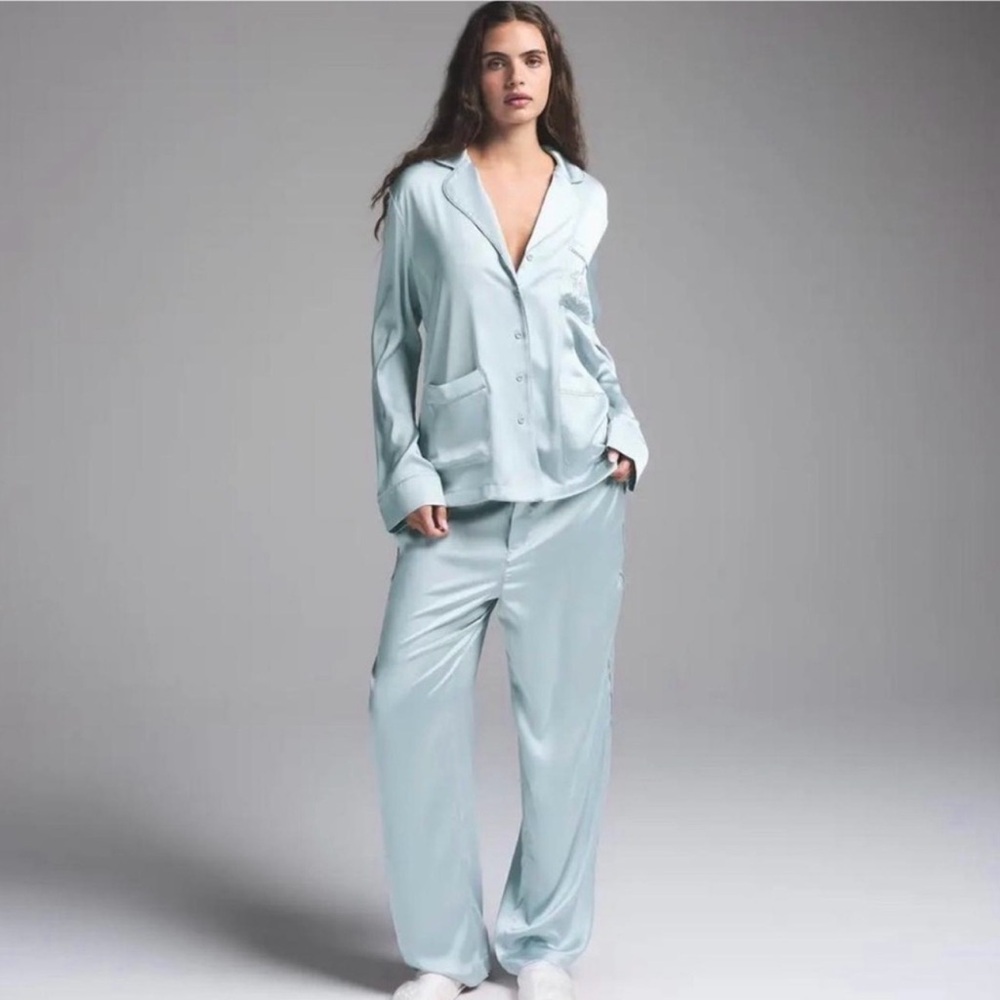 BRAND NEW Skims Satin light Blue Women's Pajama Set